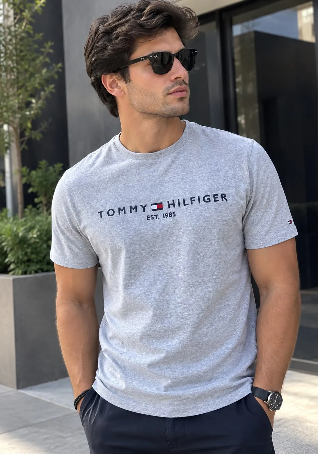 Toma Hilfiger Gris Est 1985